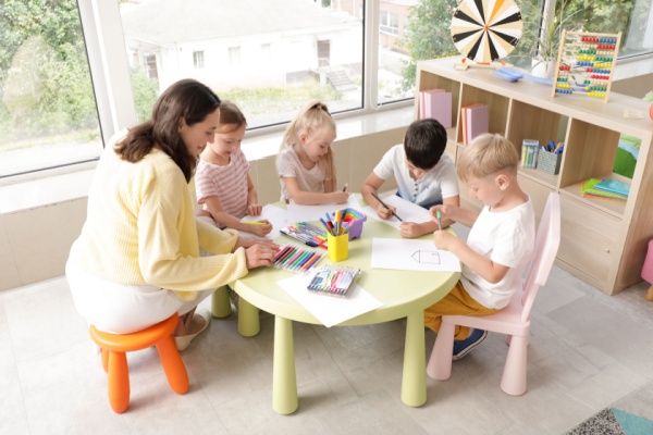 Établissement d’accueil collectif de jeunes enfants : une liste de qualifications élargie